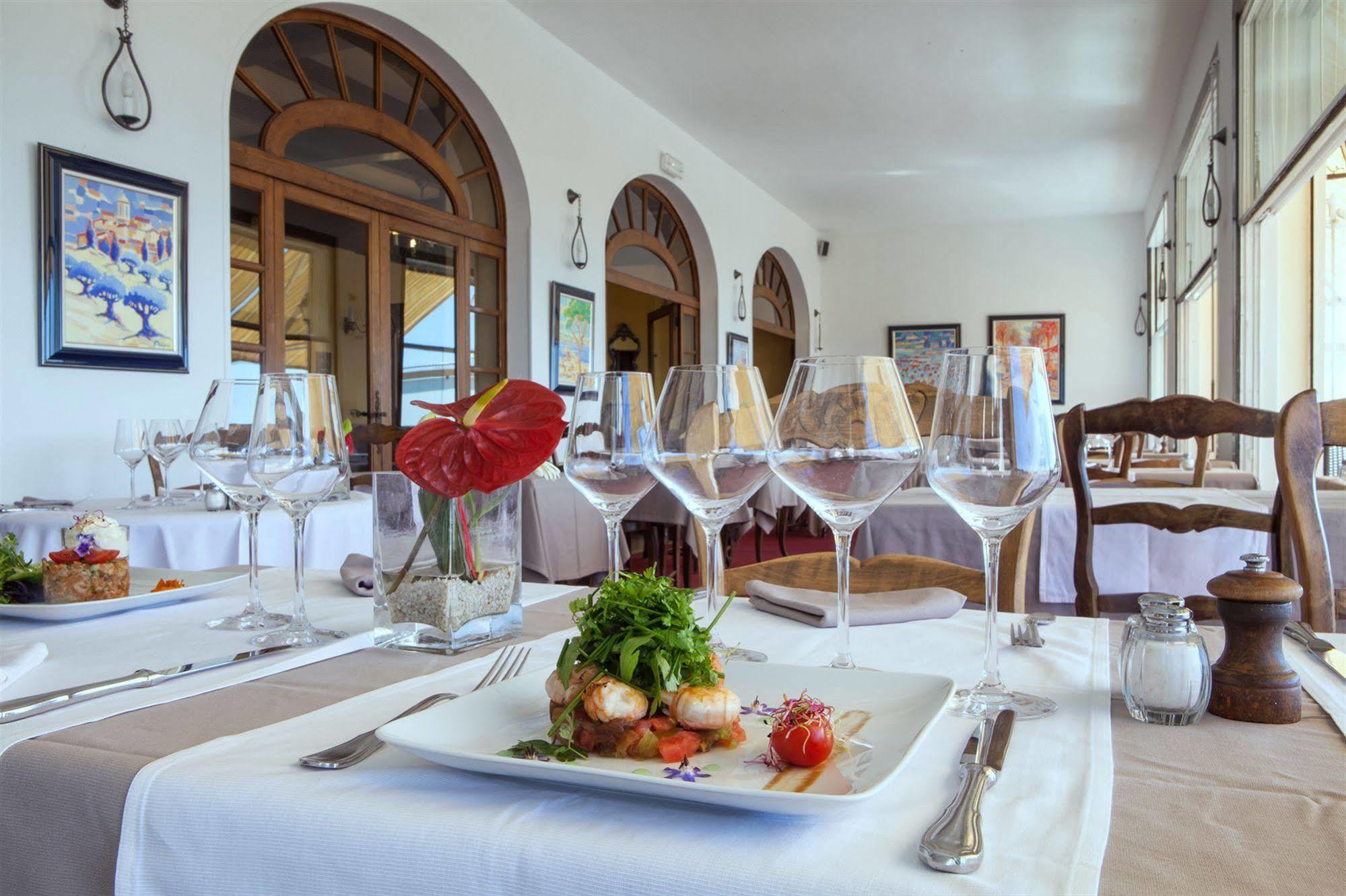 Hotel Provencal Hyeres Exterior photo